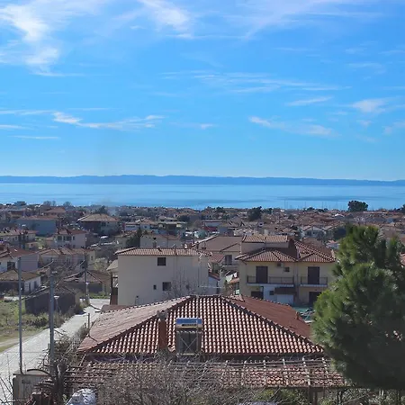 Pinehouse King アパート ニキティ