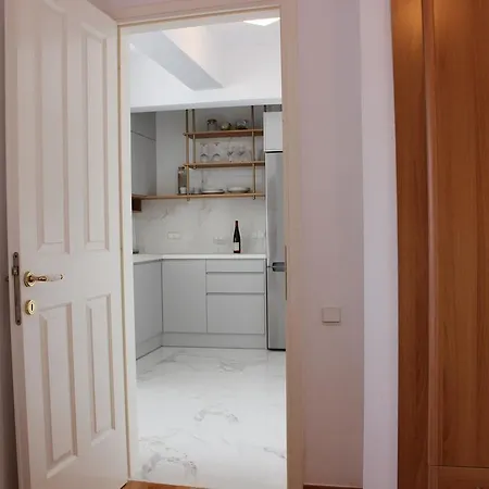 Pinehouse King Apartment *